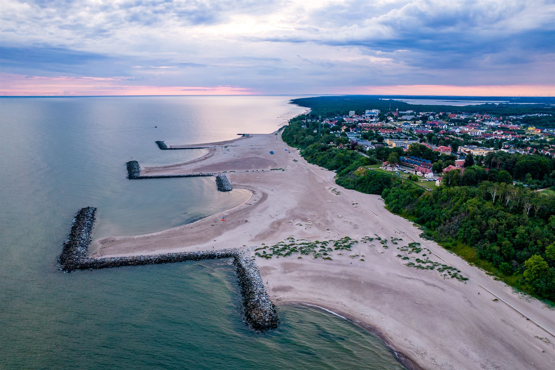 widok z lotu ptaka na plażę Dubaj w Jarosławcu